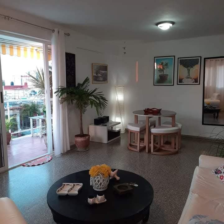Apartamento en el Vedado de dos habitaciones.