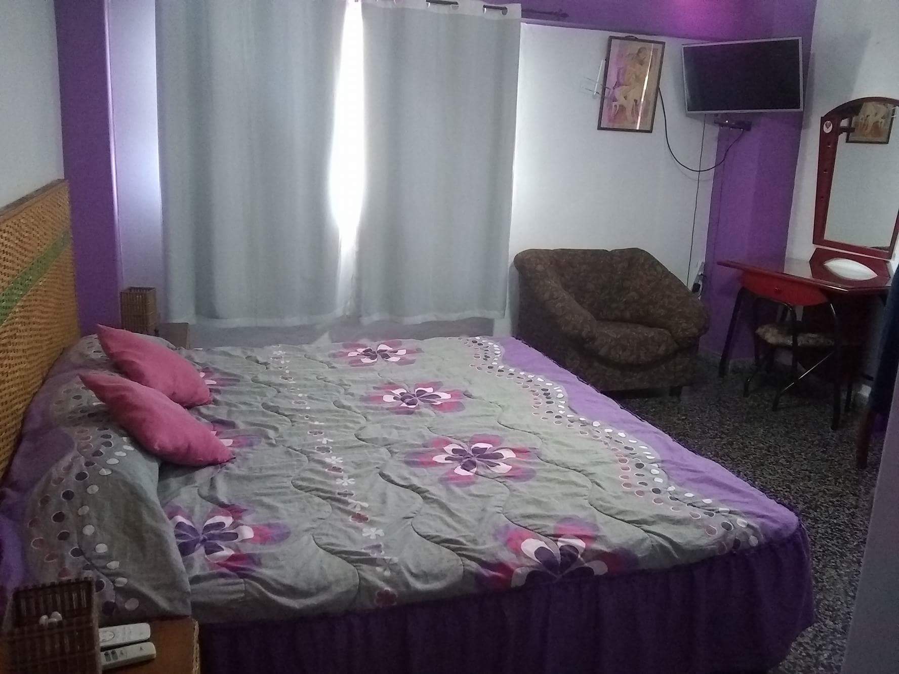 Apartamento privado de 3 habitaciones frente al malecón Habanero
