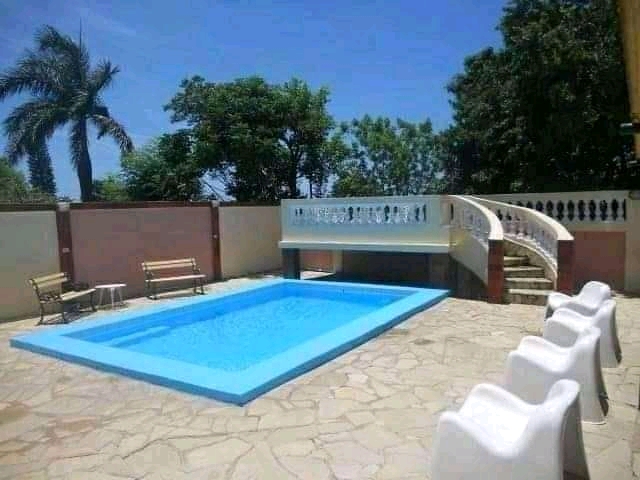 Casa con piscina de 4 habitaciones cerca de la rotonda de Guanabo