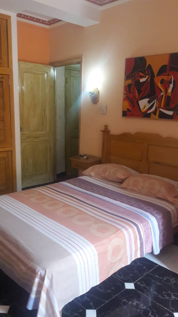 Habitación privada en el vedado a una cuadra del hotel Habana Libre.