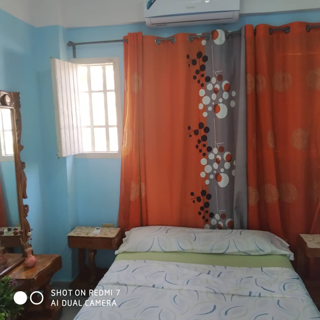 Casa independiente de dos habitaciones en Guanabo sin piscina.