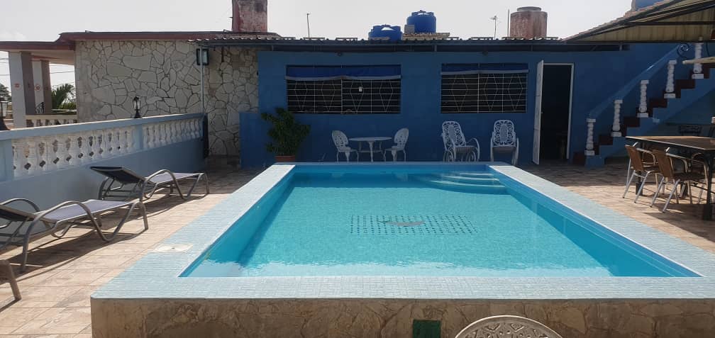 Casa de 3 habitaciones con piscina a 6 cuadras de la playa de Guanabo