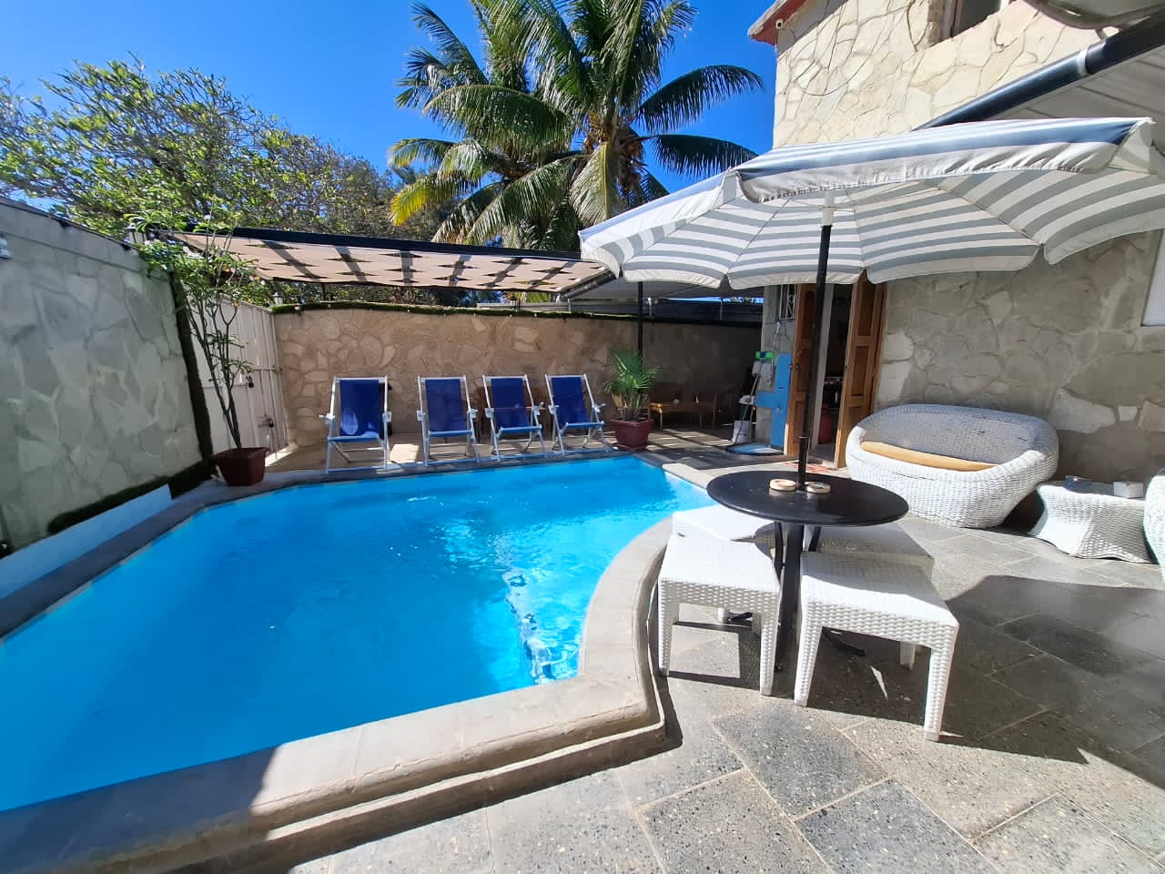 Casa de 3 habitaciones con piscina en Guanabo.