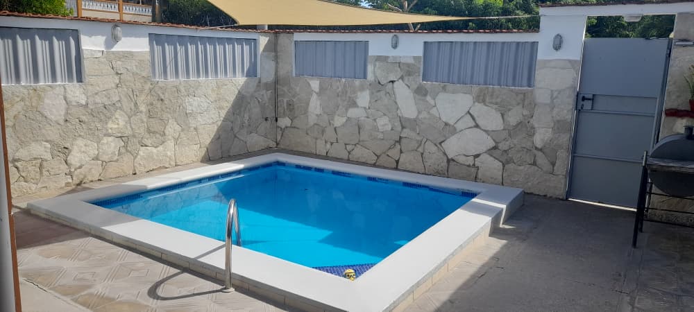 Casa de 3 habitaciones con piscina en Boca Ciega.