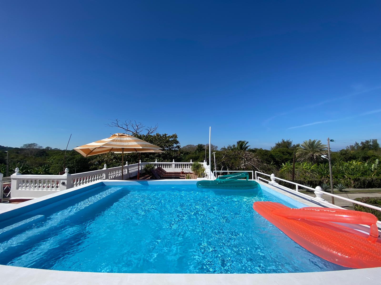 Hospedaje en Brisas del Mar de 7 habitaciones bien cerca del mar