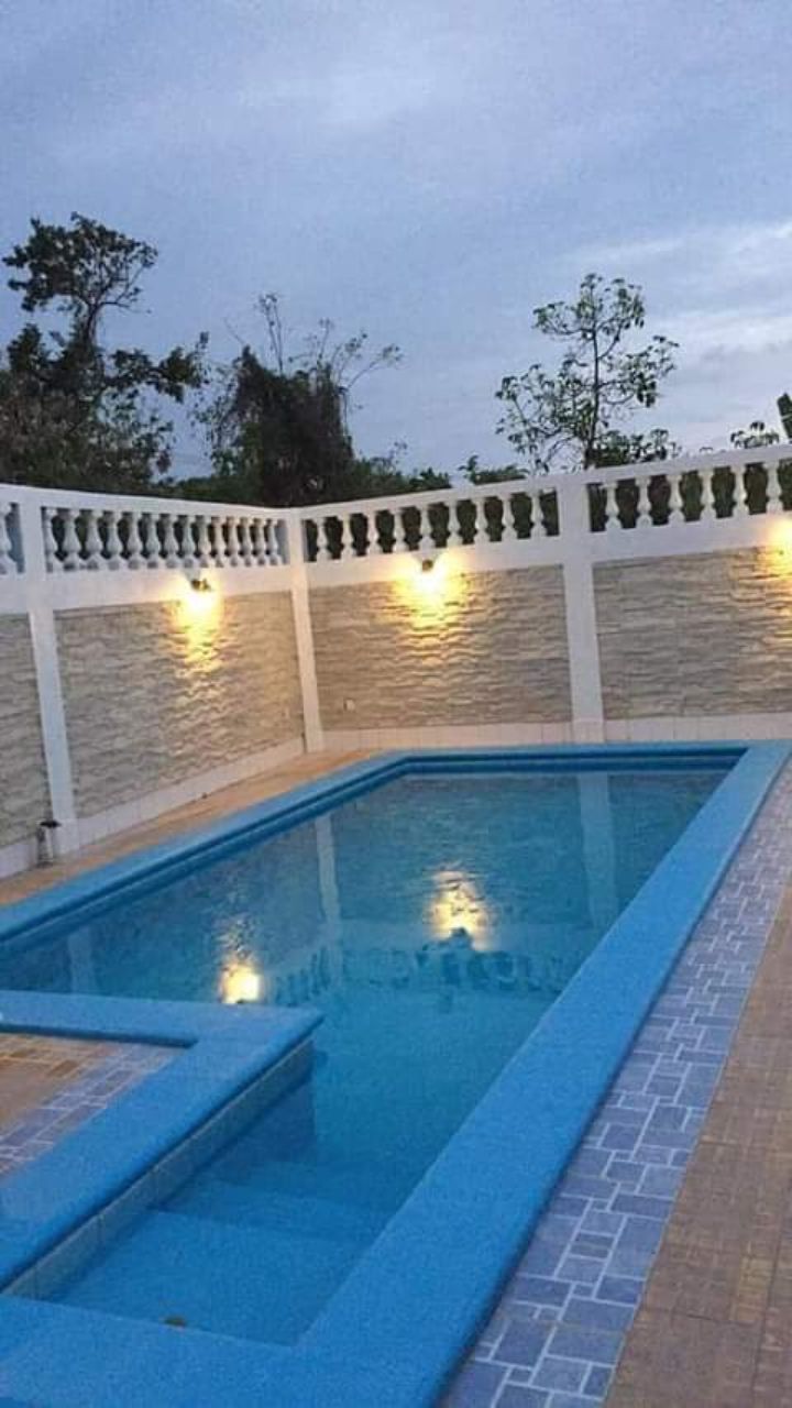 Casa de tres habitaciones en alturas de Boca Ciega con piscina.