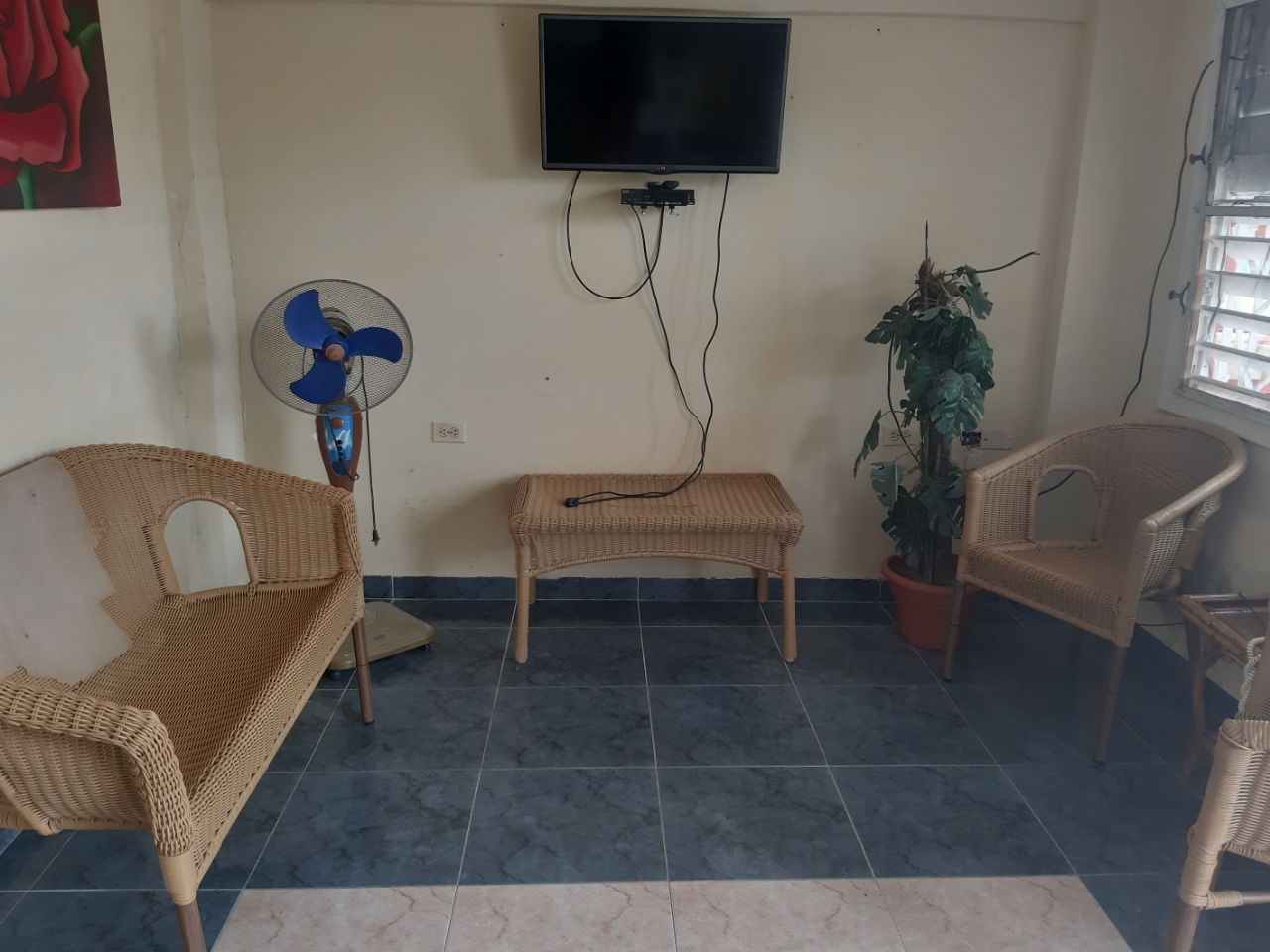 Casa de dos habitaciones a 3 cuadras de la playa de Guanabo.